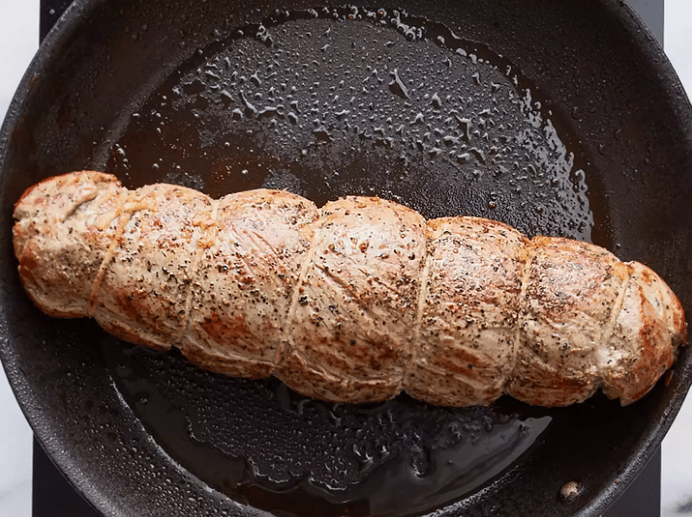 Фото рецепта - Запеченный мясной рулет с грибами - шаг 6
