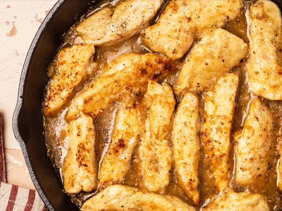 Жареное куриное филе с луком и чесноком